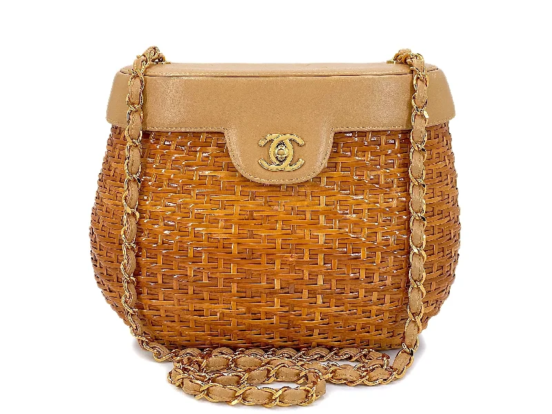 Chanel 1997 Vintage Wicker and Beige Lambskin Basket Vanity Bag FTT